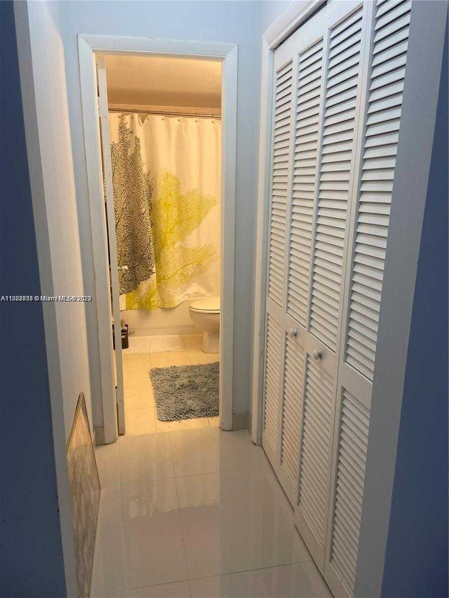 Small Image of 1455 NORTH TREASURE DR #2O, North Bay Village Number 19