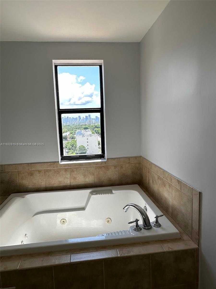 Small Image of 888 SOUTH DOUGLAS RD #901, Coral Gables Number 10