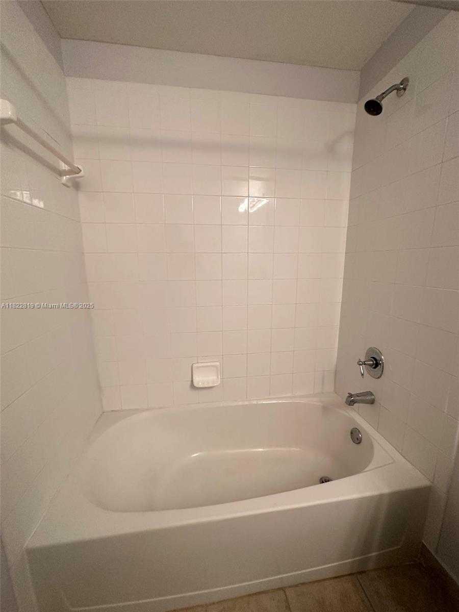 Small Image of 888 SOUTH DOUGLAS RD #901, Coral Gables Number 11