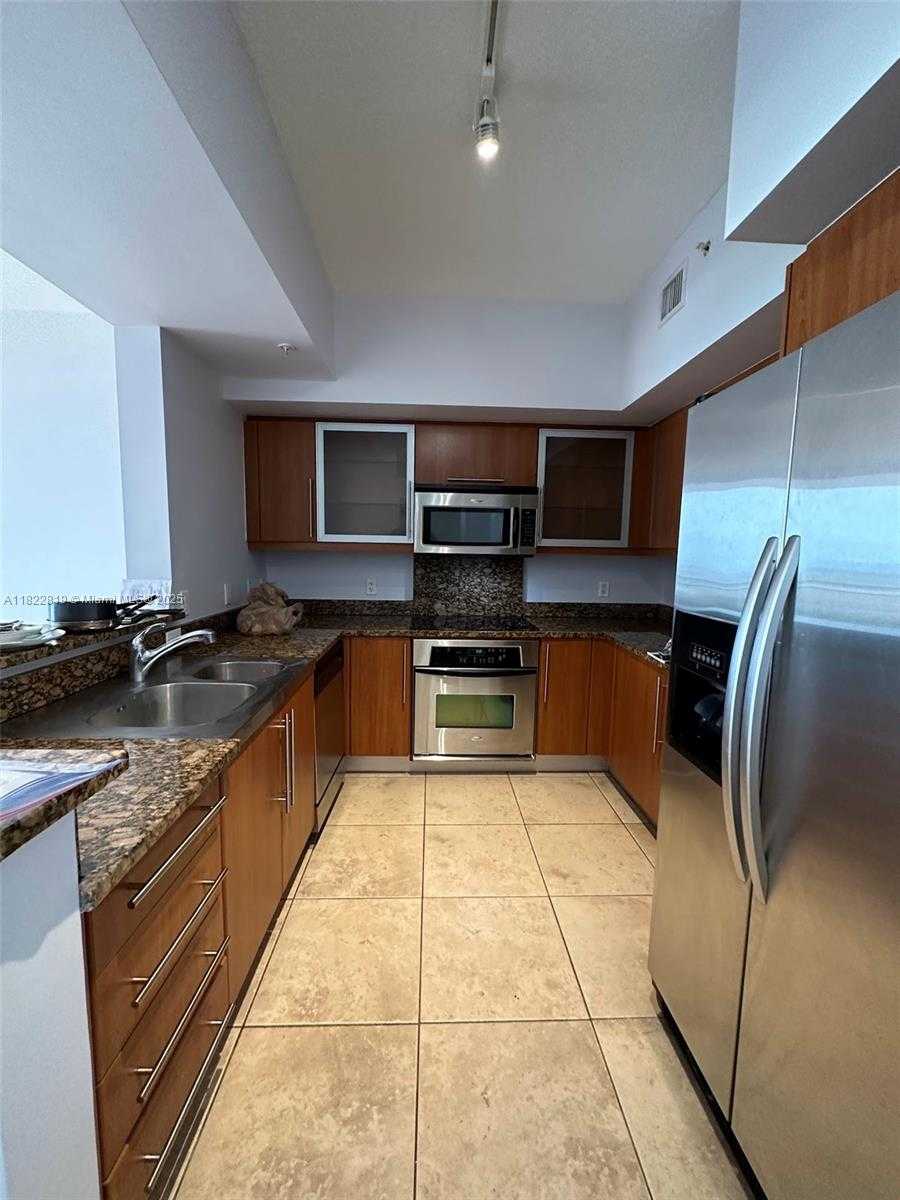 Small Image of 888 SOUTH DOUGLAS RD #901, Coral Gables Number 5