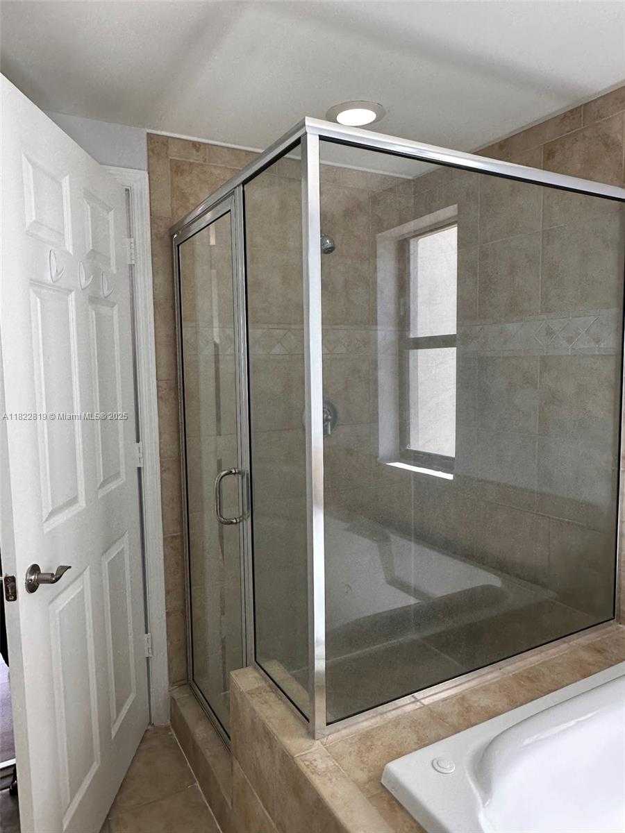 Small Image of 888 SOUTH DOUGLAS RD #901, Coral Gables Number 9