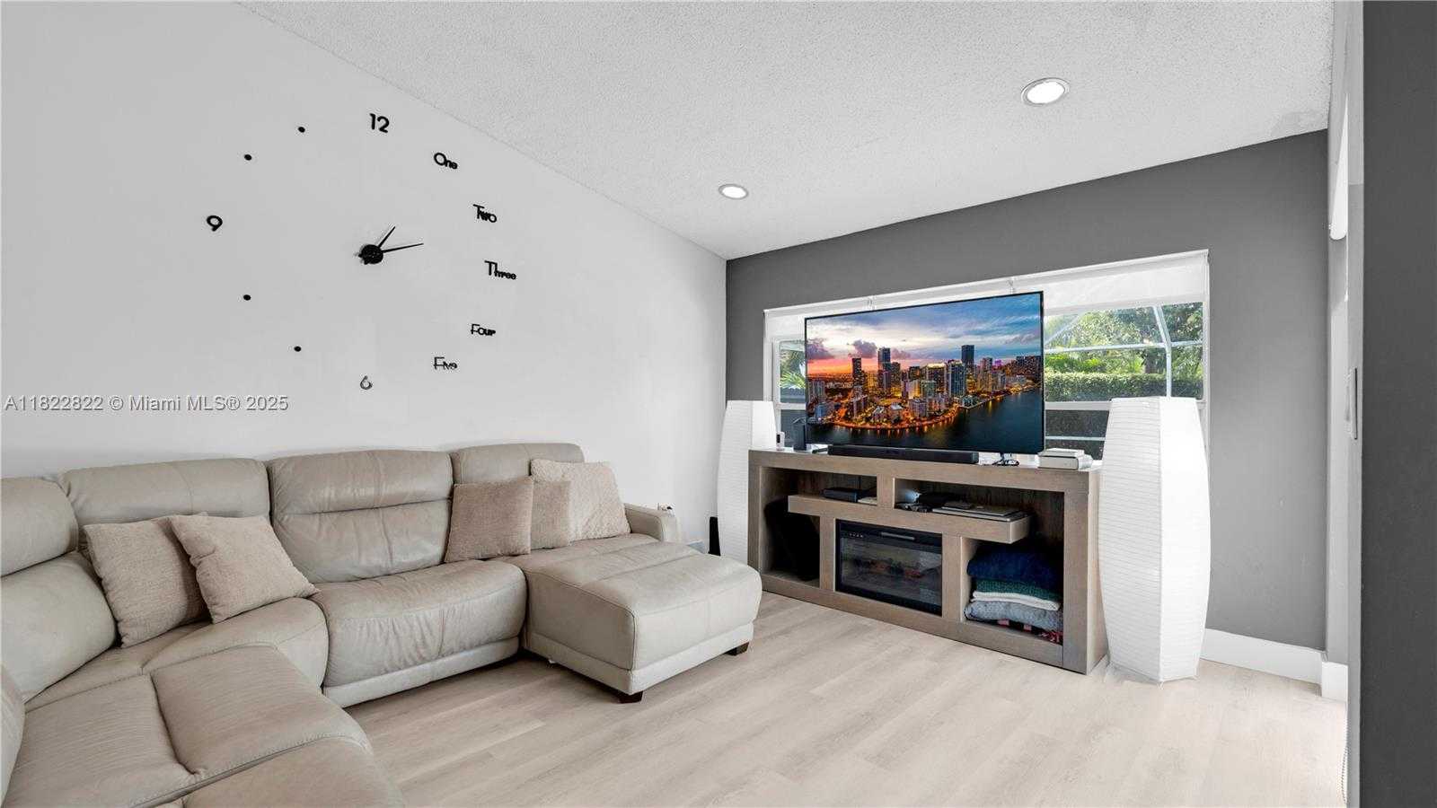 Small Image of 8356 SOUTH WEST 158TH AVE, Miami Number 19