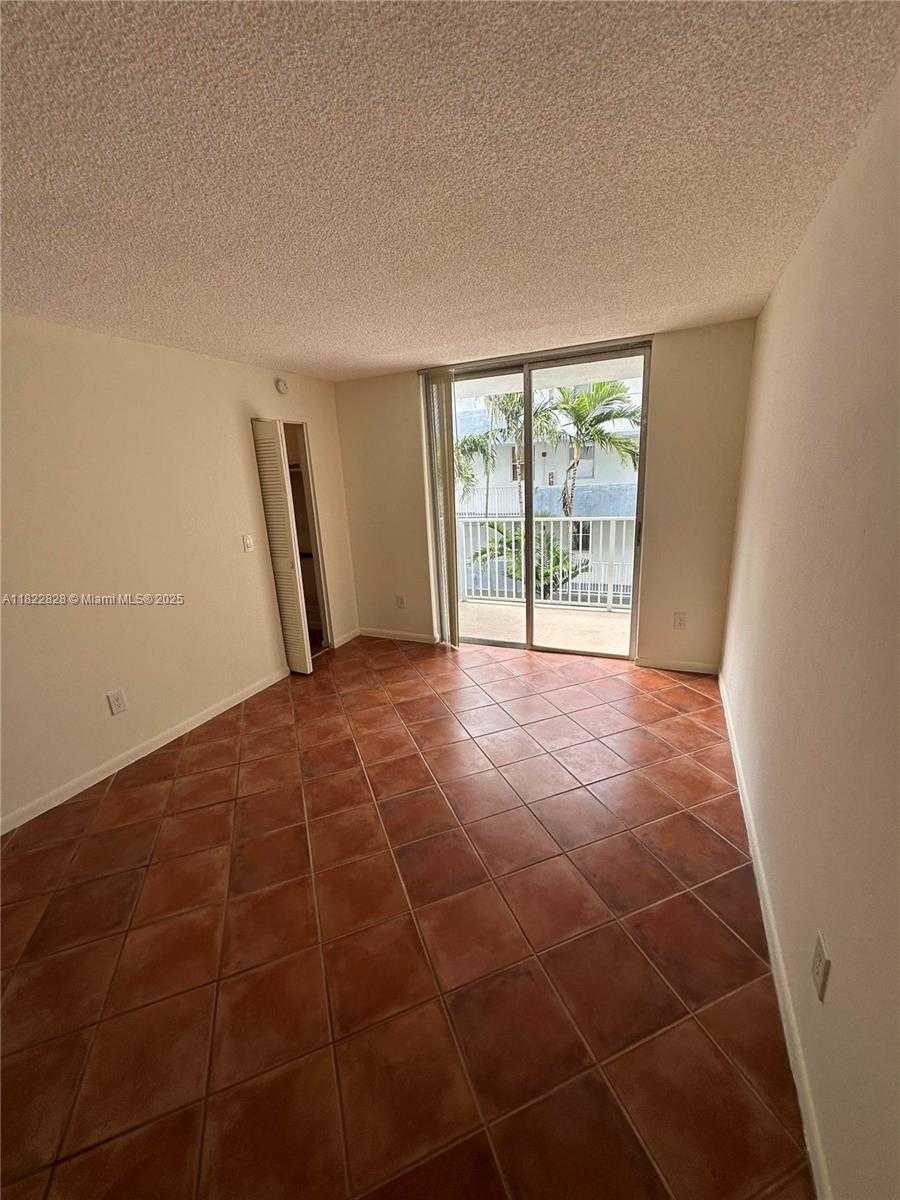 Small Image of 1801 SOUTH TREASURE DR #303, North Bay Village Number 10