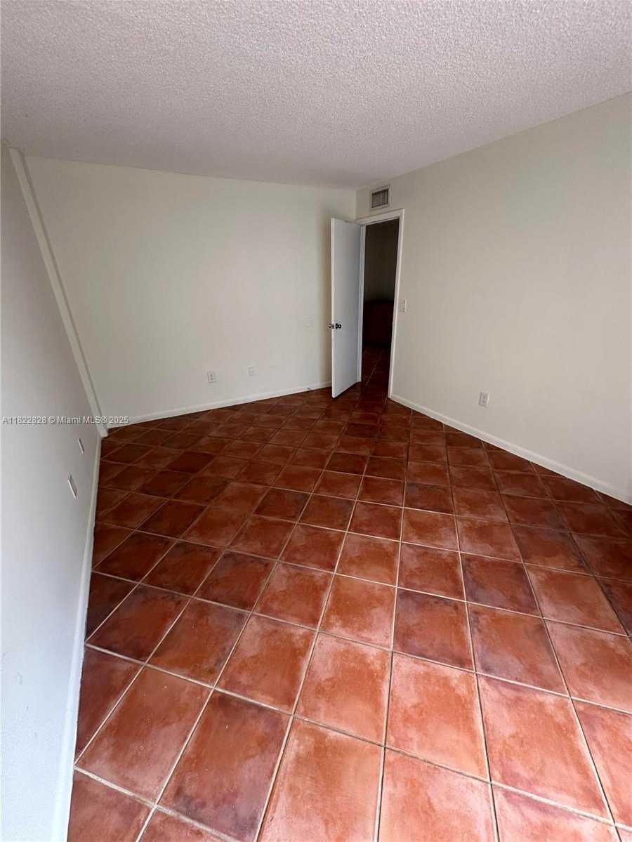 Small Image of 1801 SOUTH TREASURE DR #303, North Bay Village Number 12