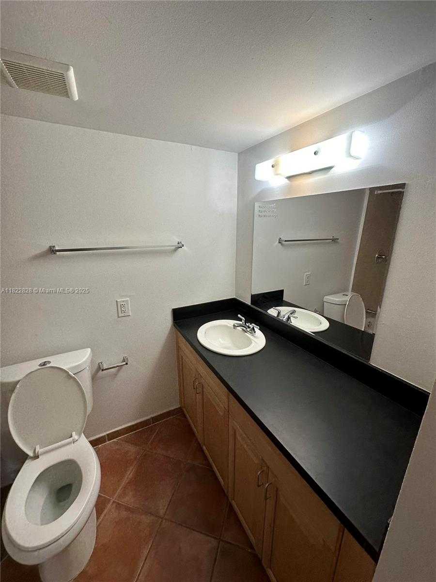 Small Image of 1801 SOUTH TREASURE DR #303, North Bay Village Number 13