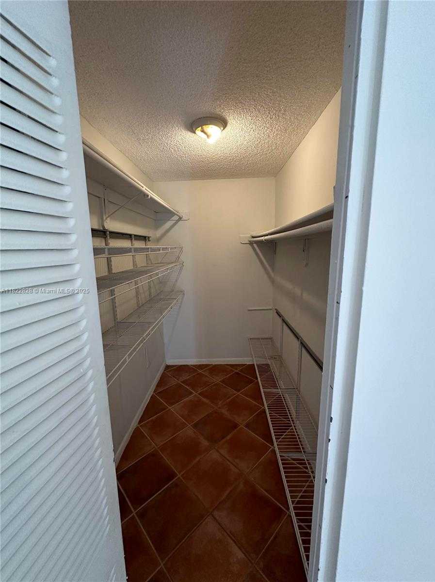 Small Image of 1801 SOUTH TREASURE DR #303, North Bay Village Number 14