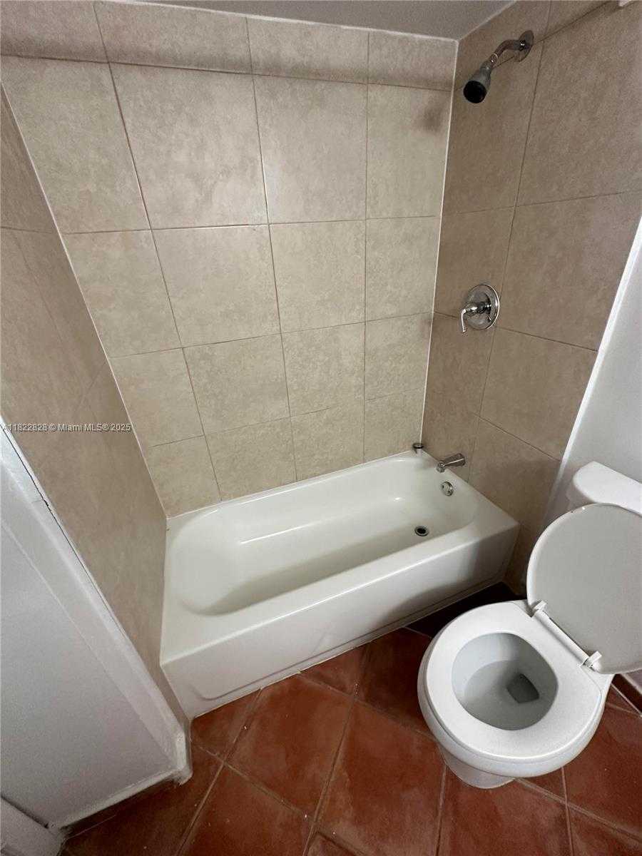 Small Image of 1801 SOUTH TREASURE DR #303, North Bay Village Number 15