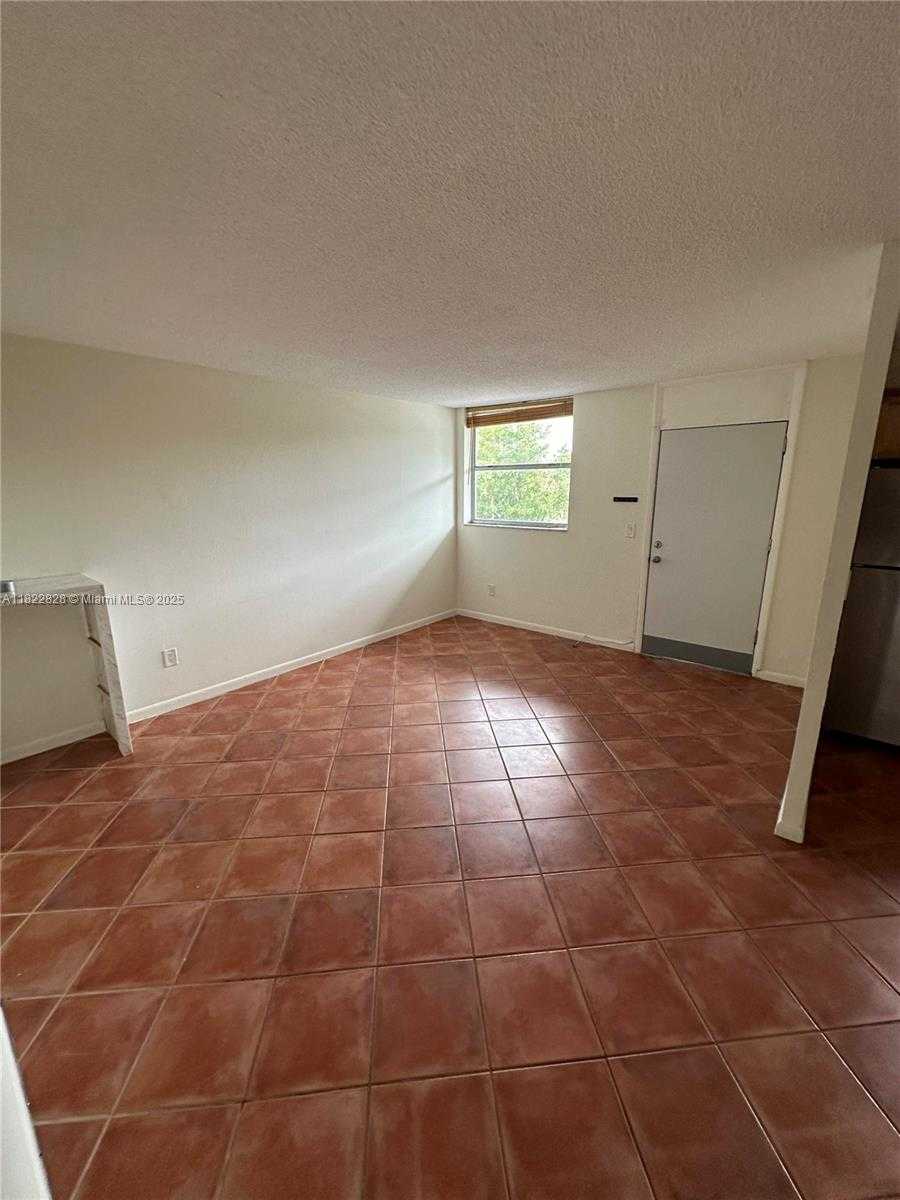 Small Image of 1801 SOUTH TREASURE DR #303, North Bay Village Number 2