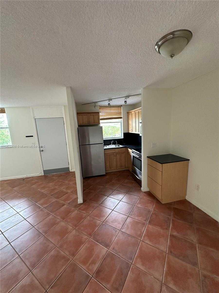 Small Image of 1801 SOUTH TREASURE DR #303, North Bay Village Number 3