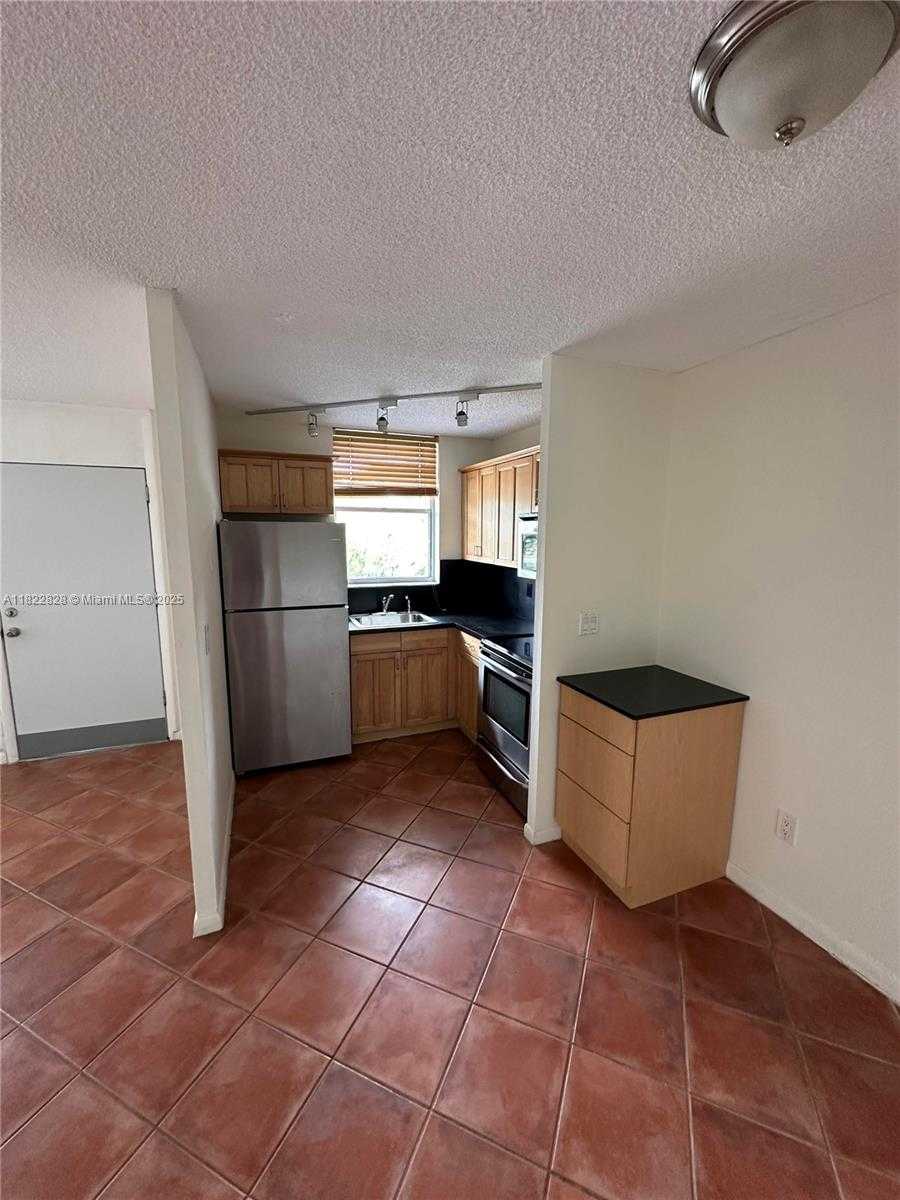 Small Image of 1801 SOUTH TREASURE DR #303, North Bay Village Number 6