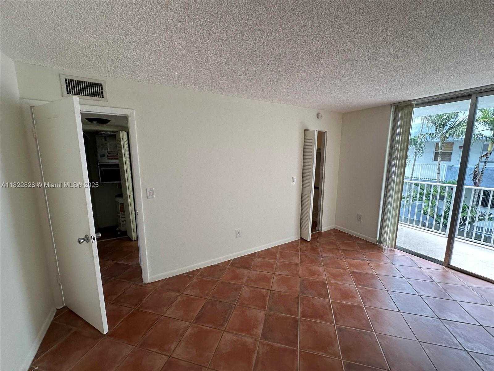 Small Image of 1801 SOUTH TREASURE DR #303, North Bay Village Number 7