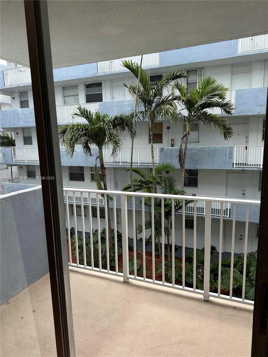 Small Image of 1801 SOUTH TREASURE DR #303, North Bay Village Number 8