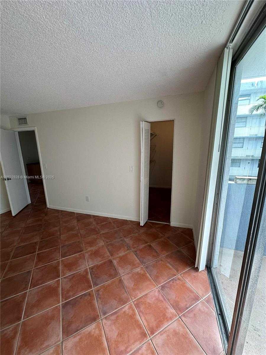 Small Image of 1801 SOUTH TREASURE DR #303, North Bay Village Number 9