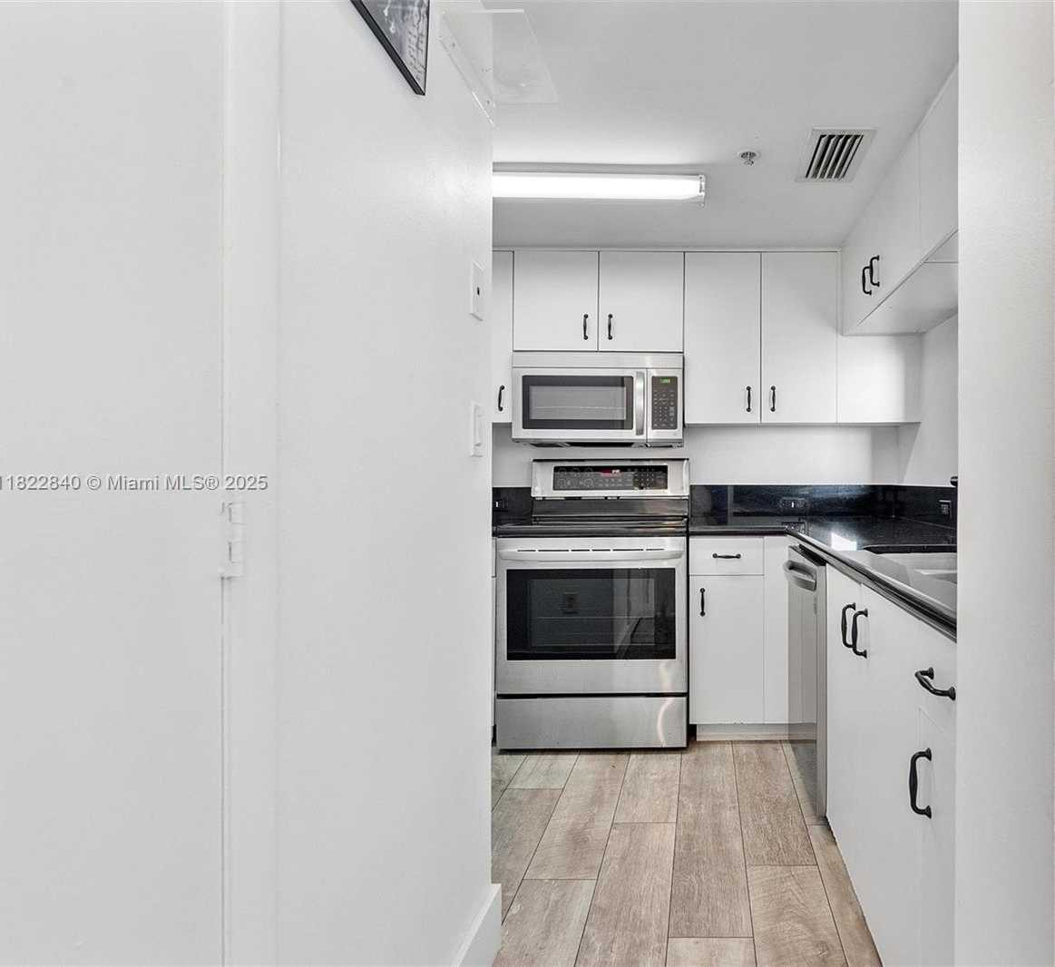 Small Image of 1830 SOUTH OCEAN DR #1101, Hallandale Beach Number 11