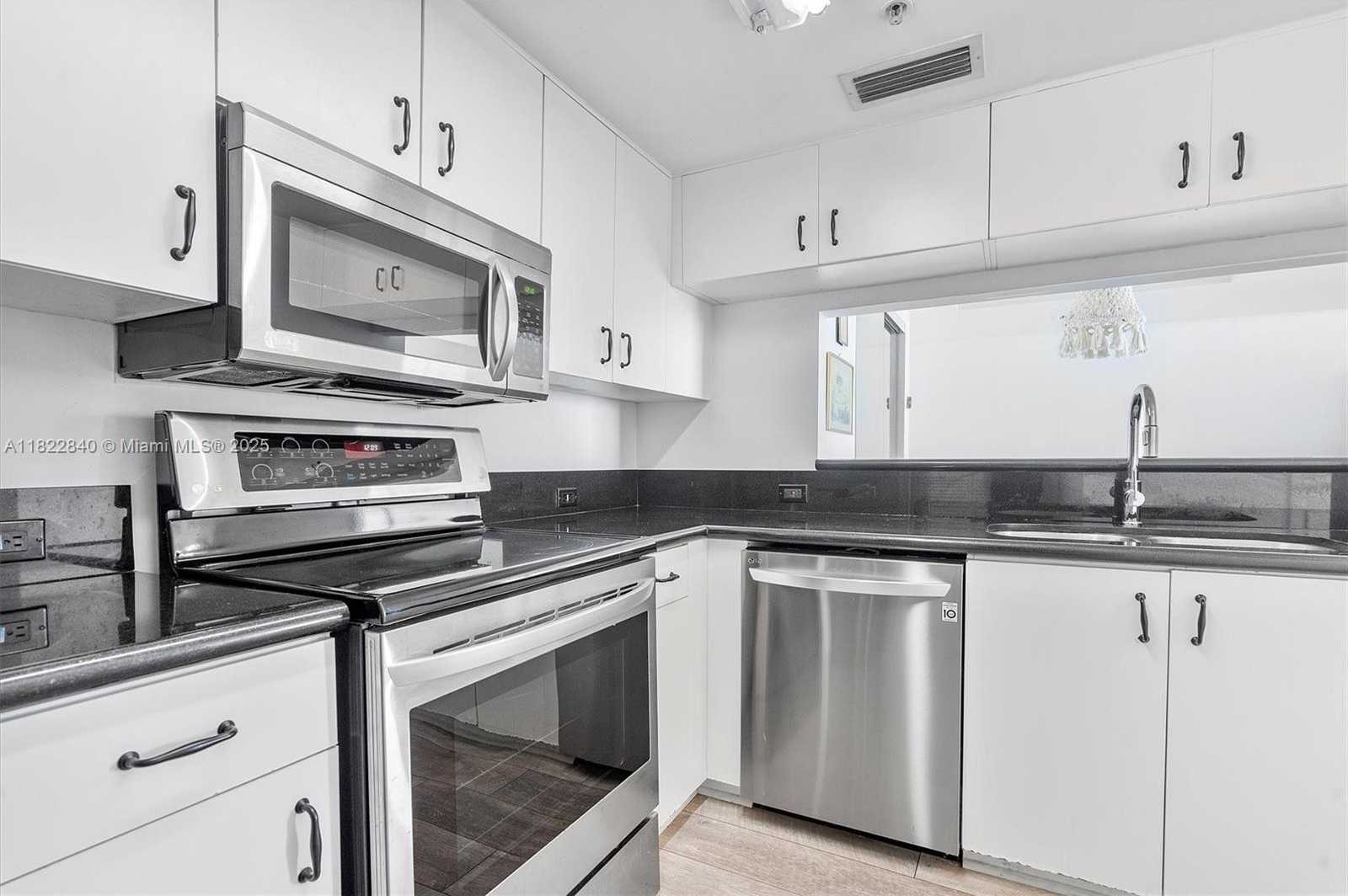 Small Image of 1830 SOUTH OCEAN DR #1101, Hallandale Beach Number 13