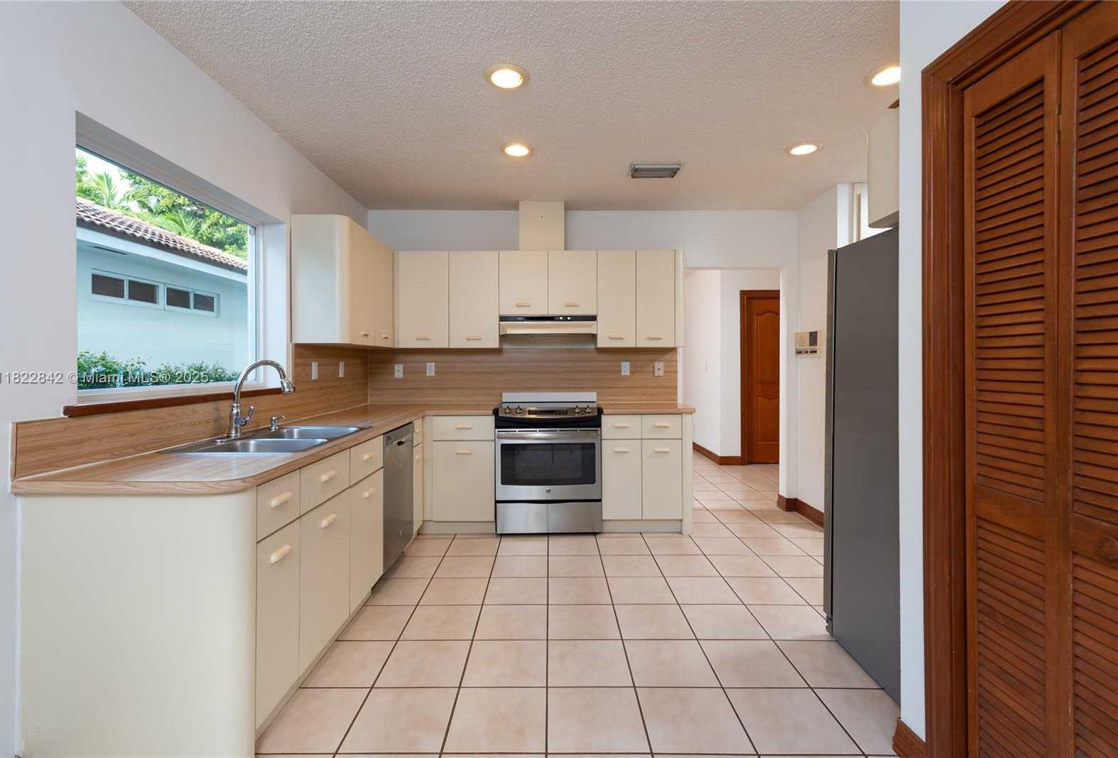 Small Image of 1910 FERDINAND ST, Coral Gables Number 12