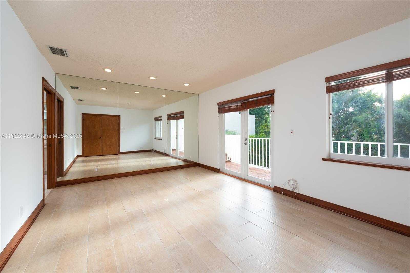 Small Image of 1910 FERDINAND ST, Coral Gables Number 24