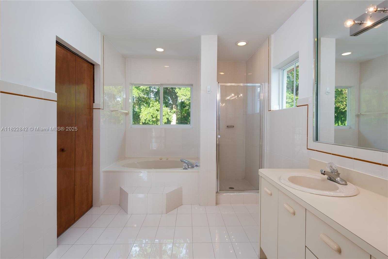 Small Image of 1910 FERDINAND ST, Coral Gables Number 27