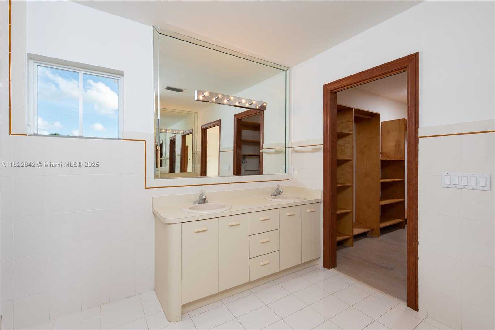 Small Image of 1910 FERDINAND ST, Coral Gables Number 29