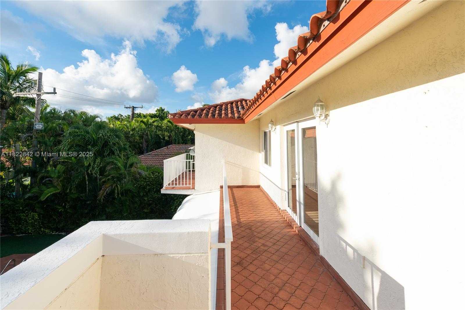 Small Image of 1910 FERDINAND ST, Coral Gables Number 31