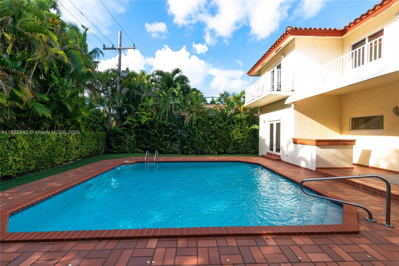 Small Image of 1910 FERDINAND ST, Coral Gables Number 39