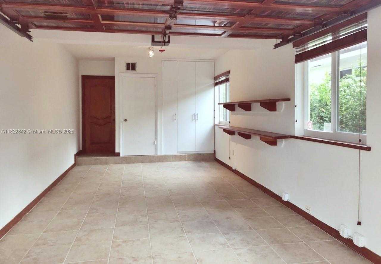 Small Image of 1910 FERDINAND ST, Coral Gables Number 44