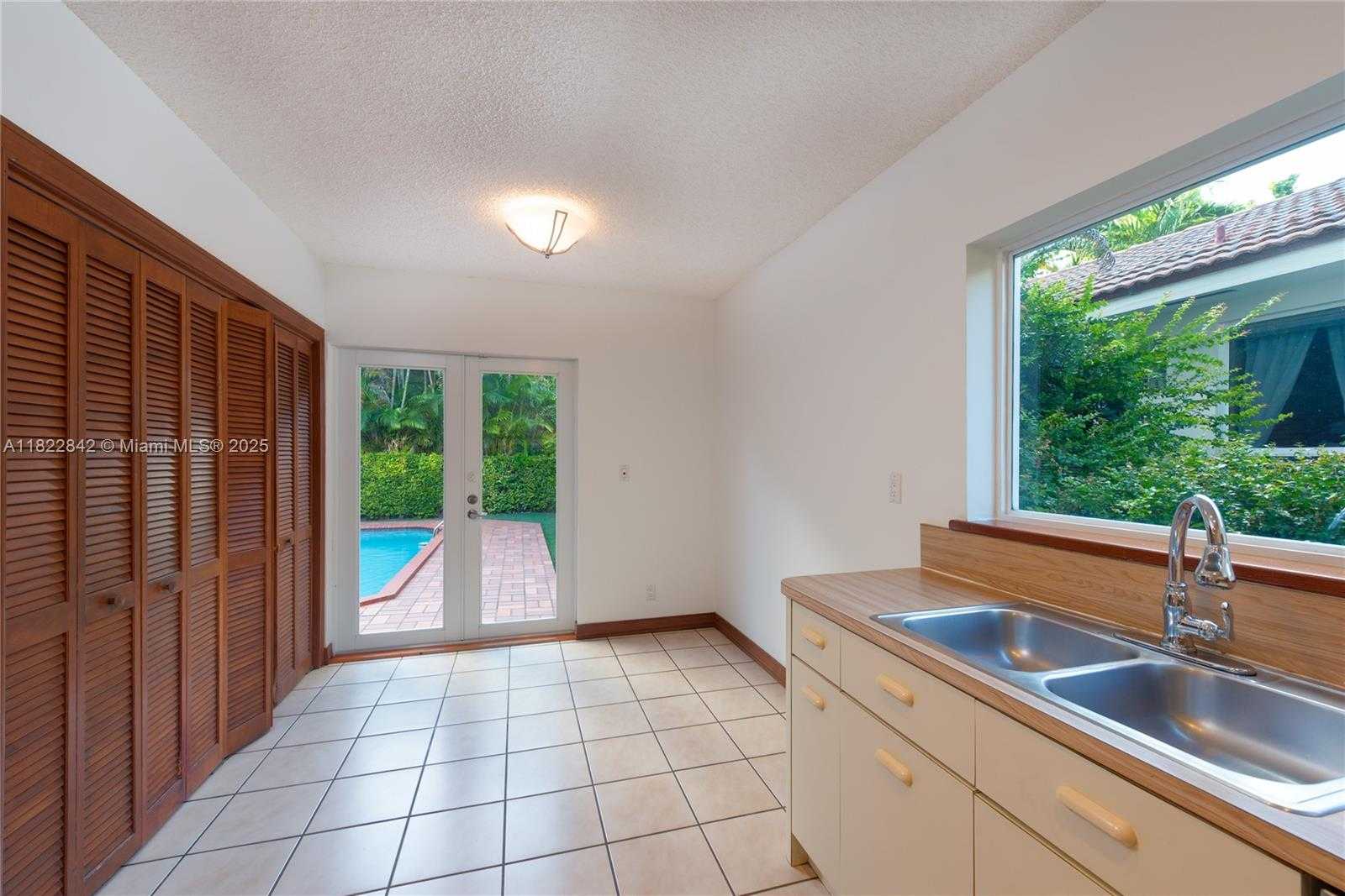 Small Image of 1910 FERDINAND ST, Coral Gables Number 6