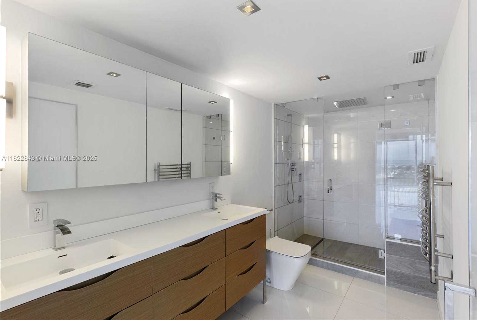 Small Image of 881 OCEAN DR #18F, Key Biscayne Number 10