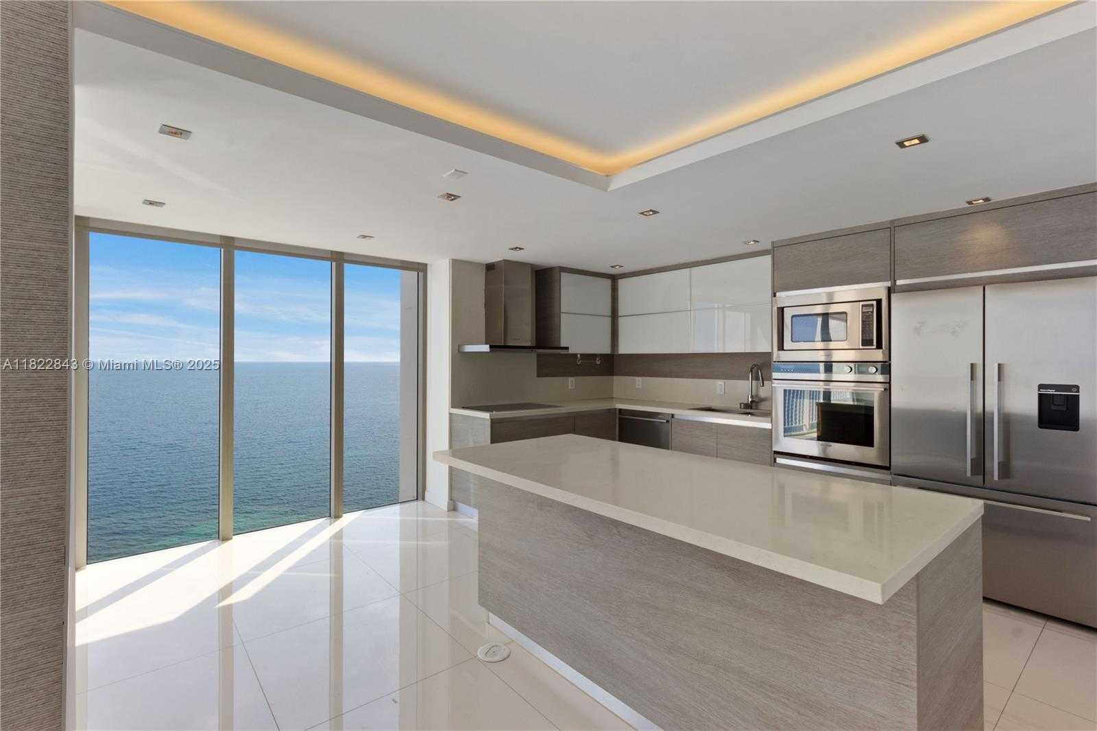 Small Image of 881 OCEAN DR #18F, Key Biscayne Number 5