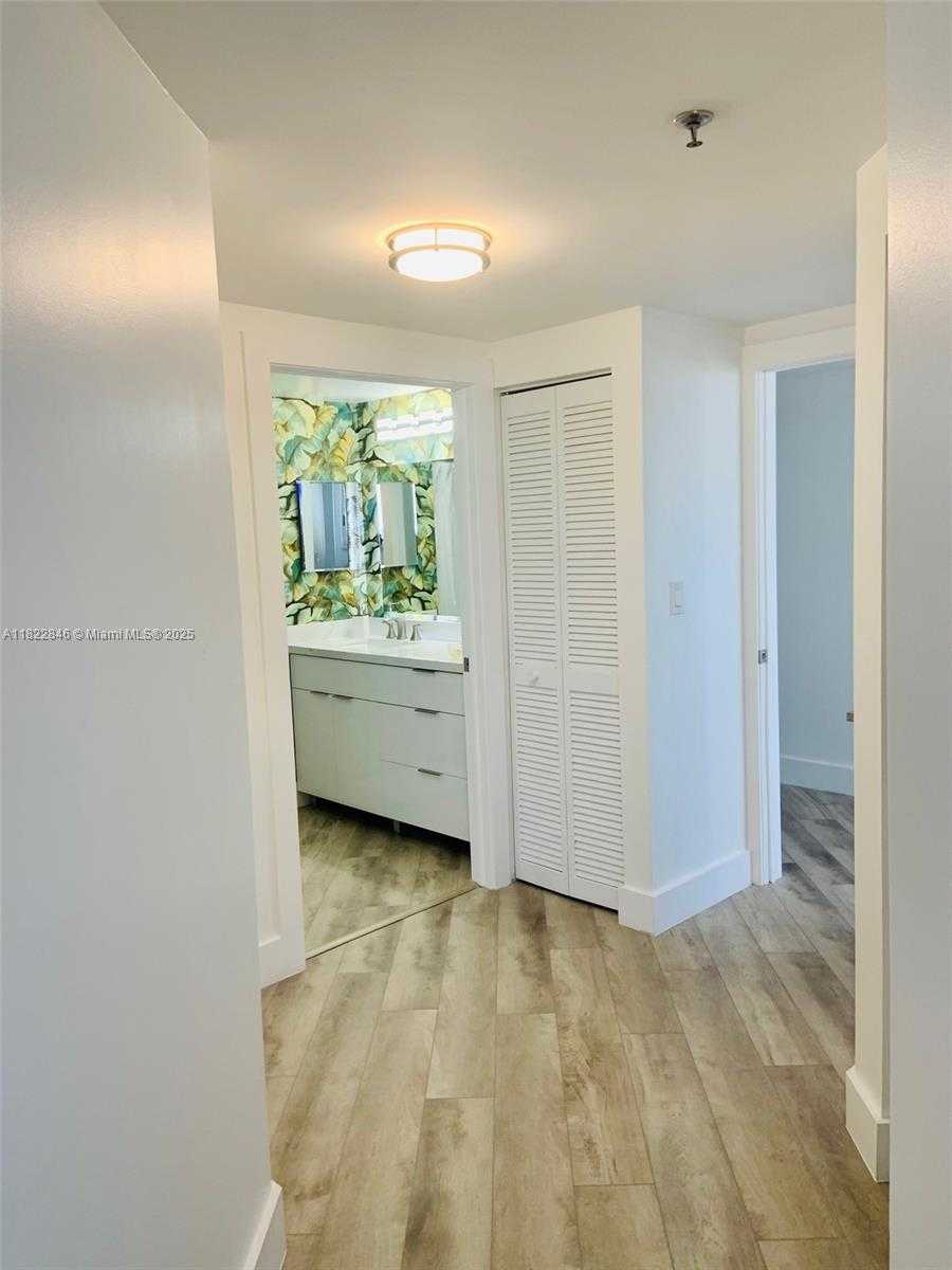 Small Image of 6422 COLLINS AVE #804, Miami Beach Number 10
