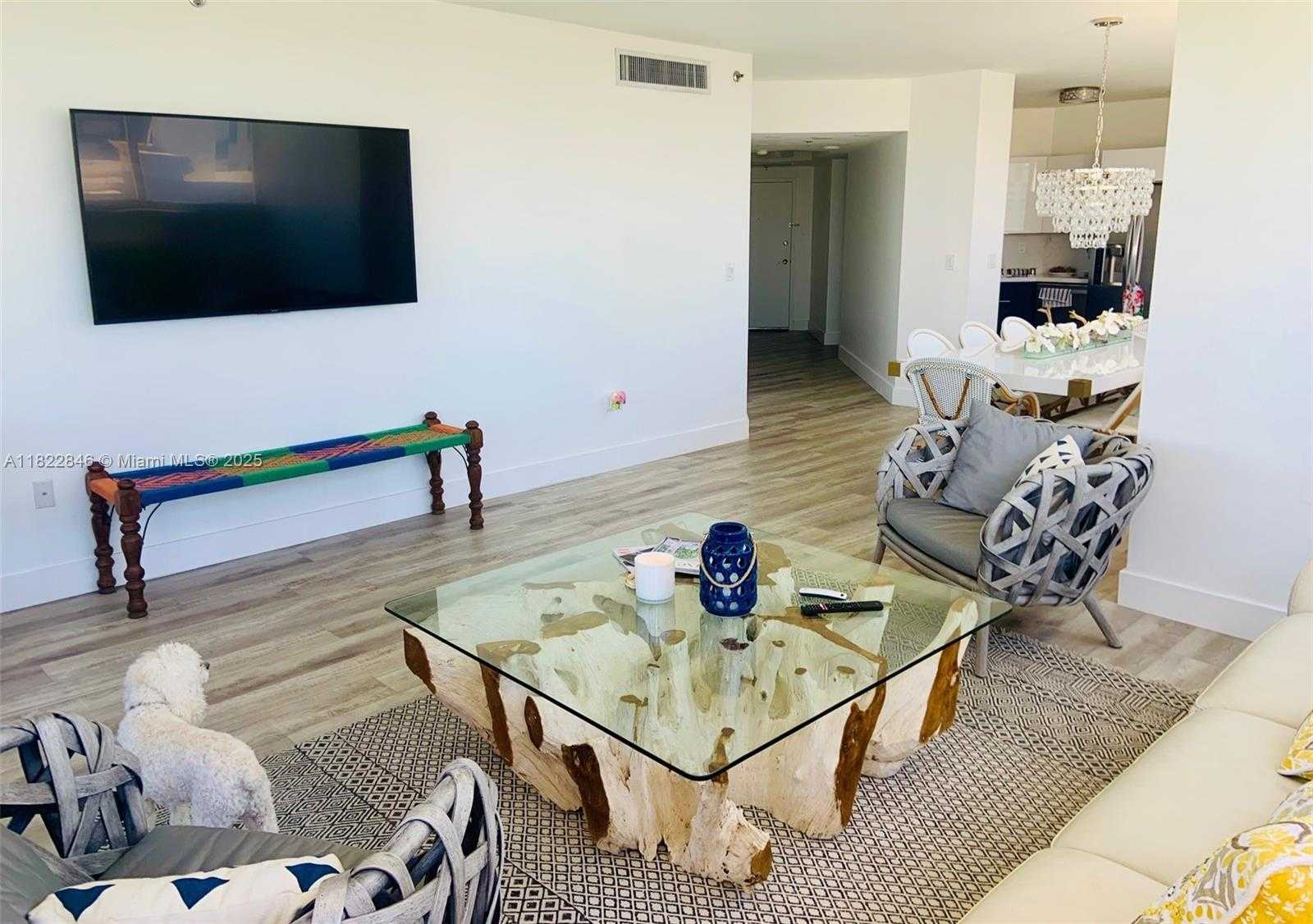 Small Image of 6422 COLLINS AVE #804, Miami Beach Number 3