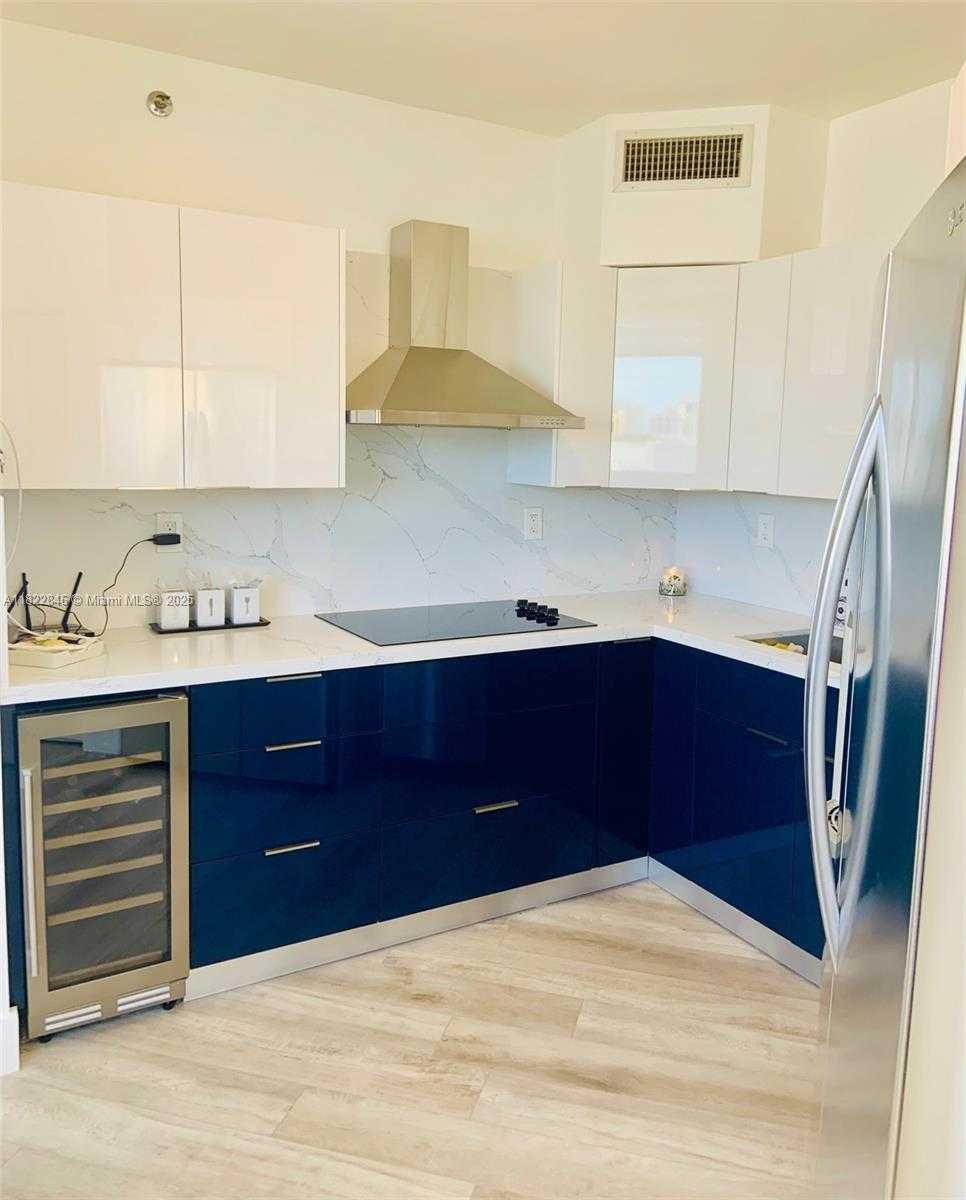 Small Image of 6422 COLLINS AVE #804, Miami Beach Number 7
