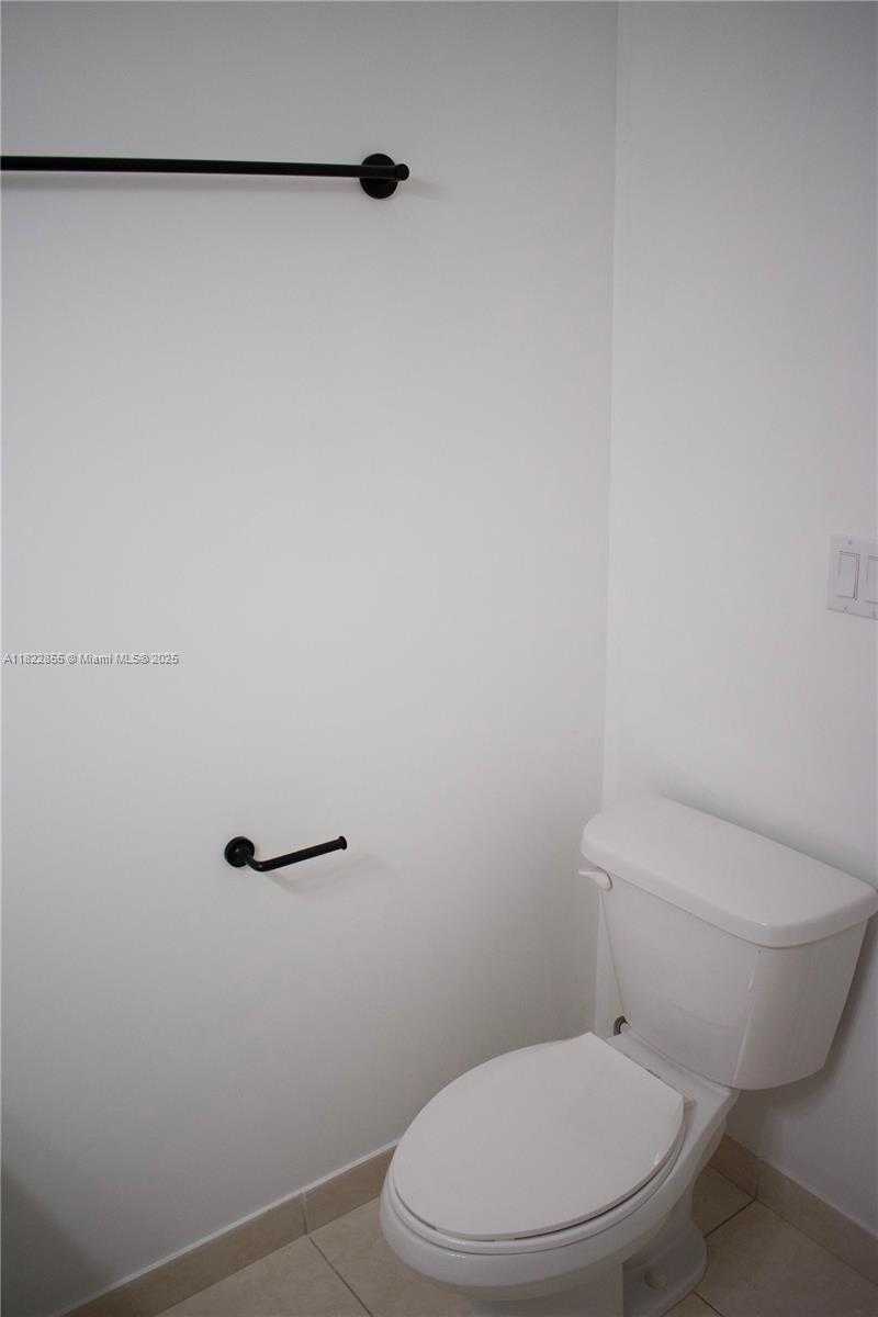 Small Image of 15560 SOUTH WEST 136TH ST #201, Miami Number 19