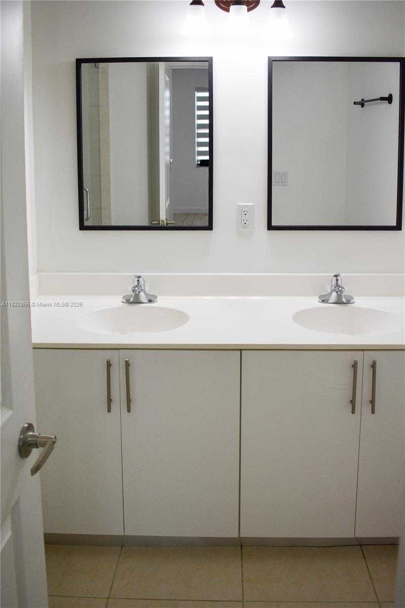 Small Image of 15560 SOUTH WEST 136TH ST #201, Miami Number 21
