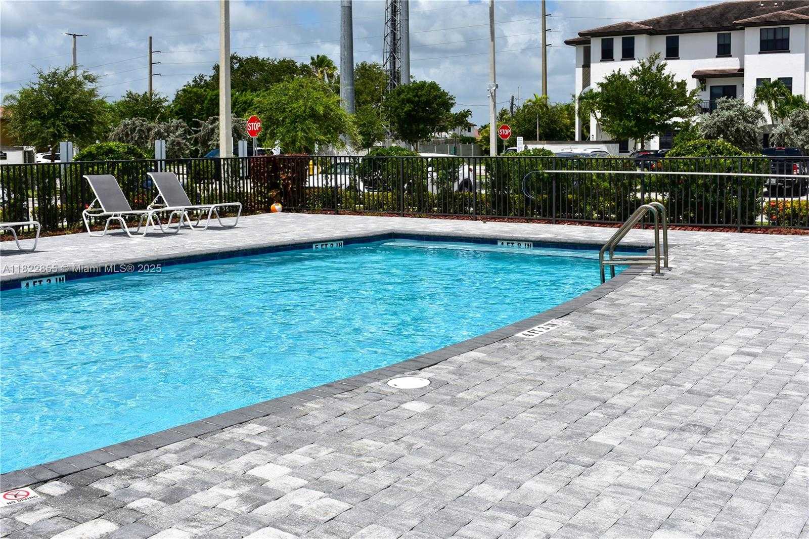 Small Image of 15560 SOUTH WEST 136TH ST #201, Miami Number 3
