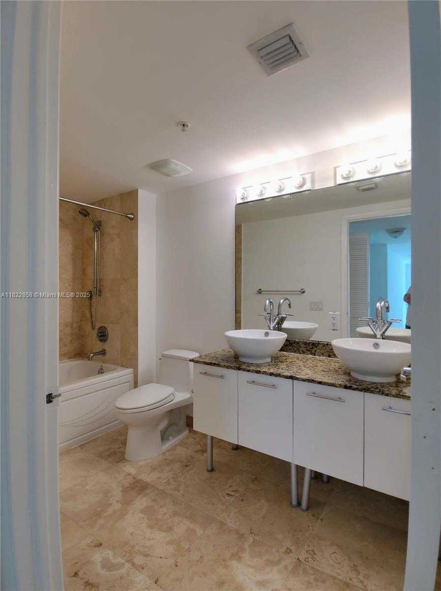 Small Image of 41 SOUTH EAST 5TH ST #1305, Miami Number 13
