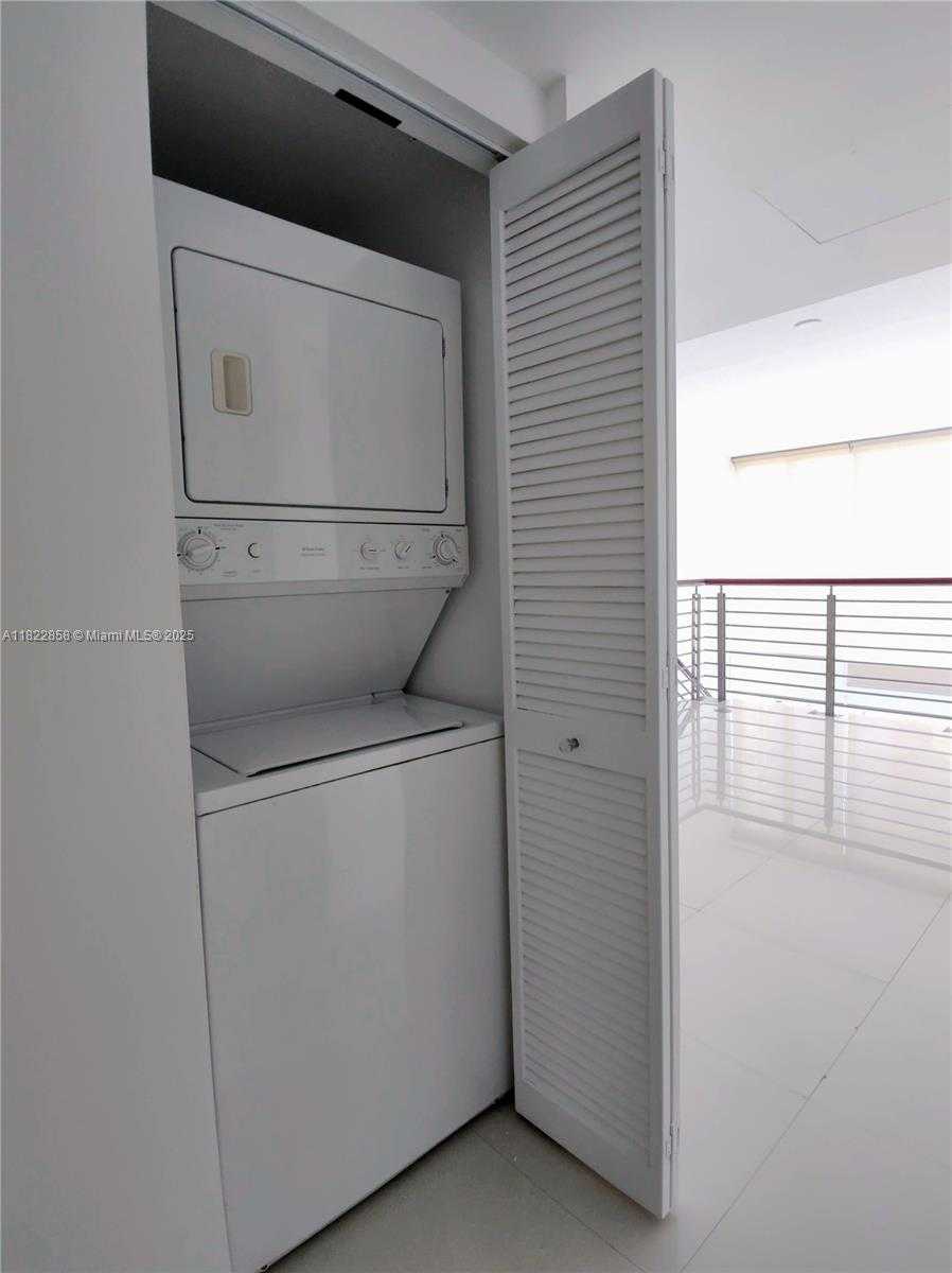 Small Image of 41 SOUTH EAST 5TH ST #1305, Miami Number 14