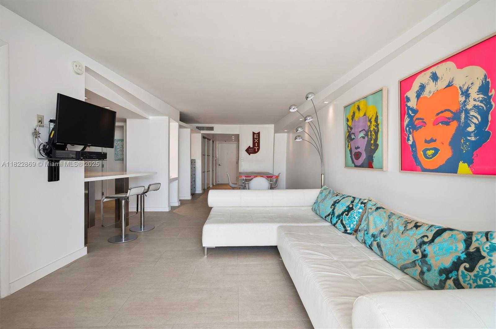 Small Image of 2655 COLLINS AVE #2210, Miami Beach Number 3