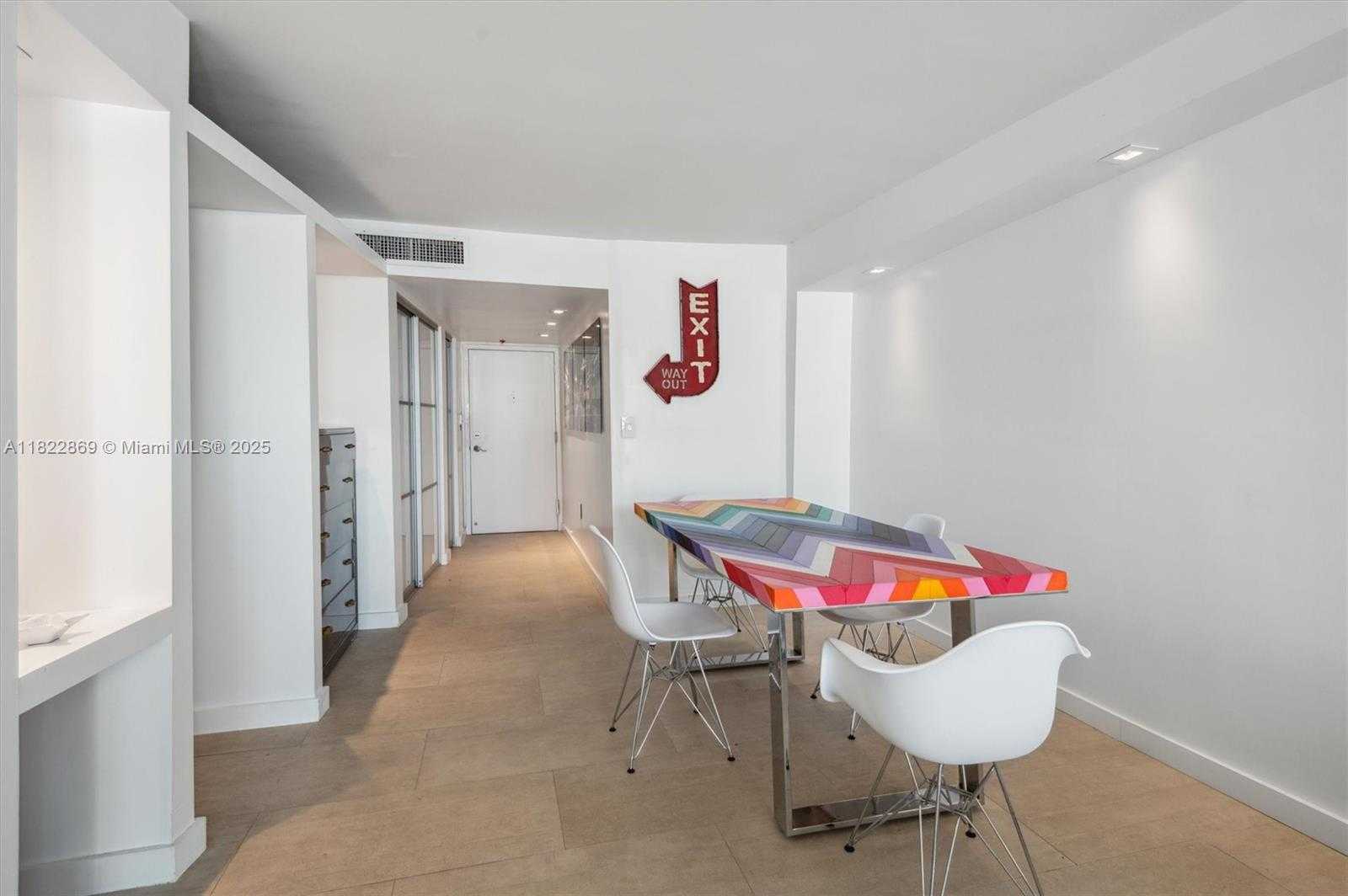 Small Image of 2655 COLLINS AVE #2210, Miami Beach Number 4