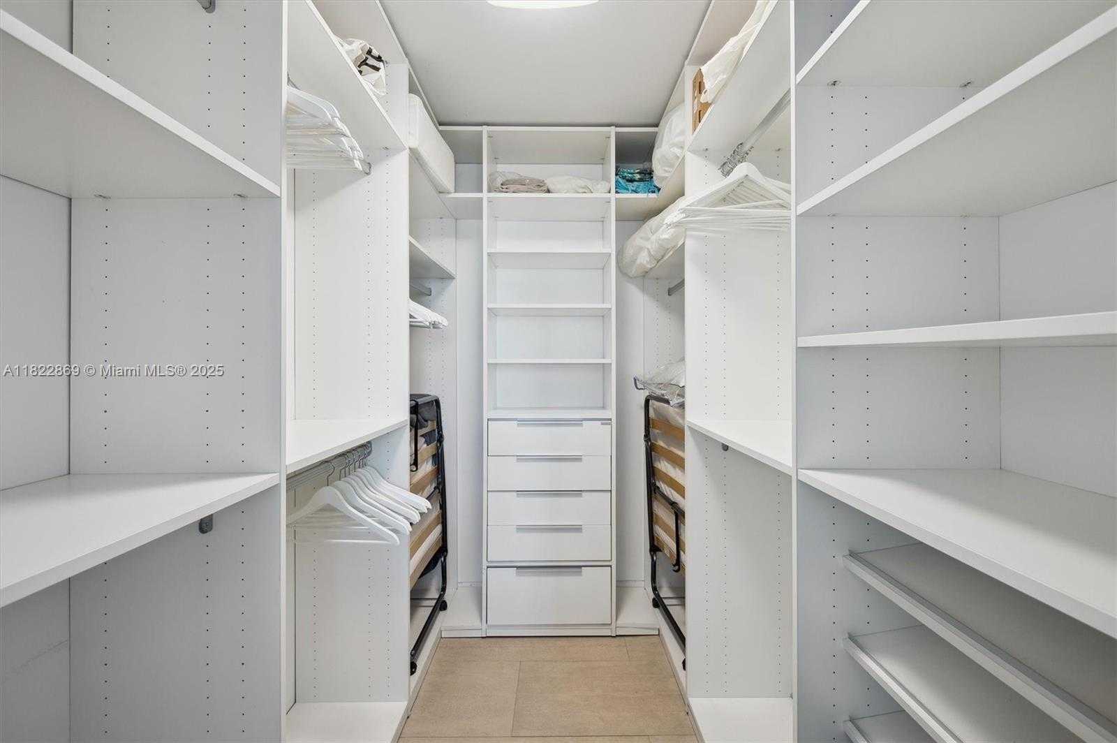 Small Image of 2655 COLLINS AVE #2210, Miami Beach Number 8