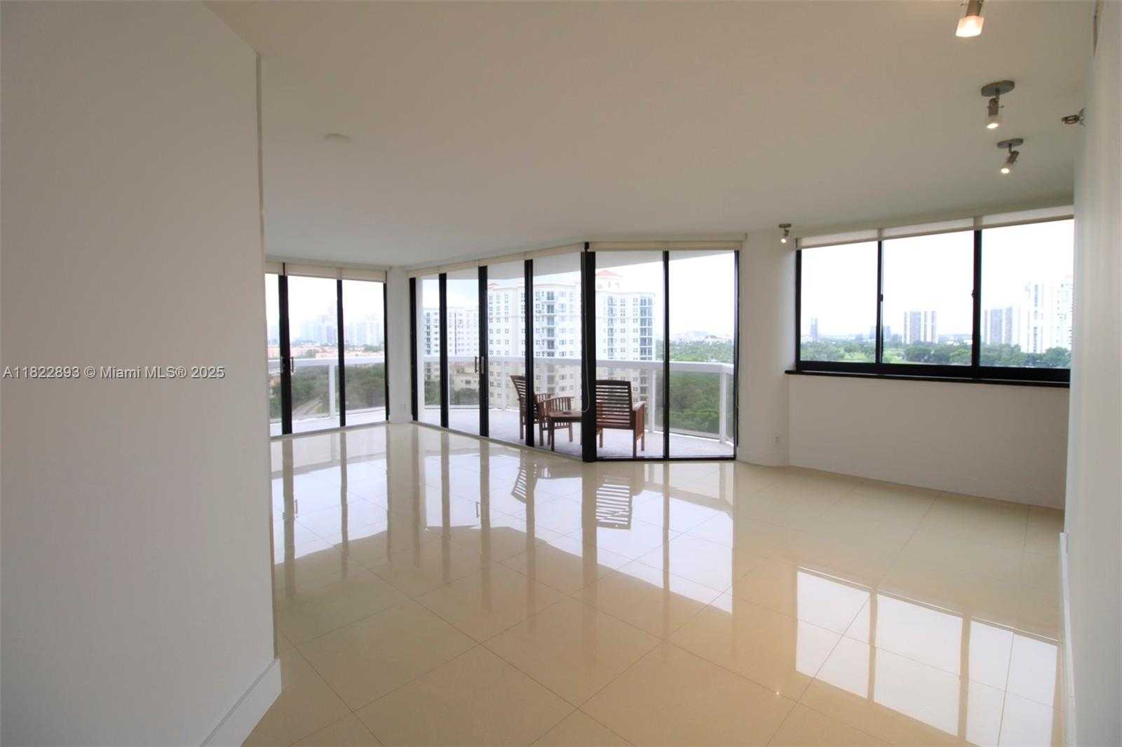 Small Image of 20185 EAST COUNTRY CLUB DR #1105, Aventura Number 3