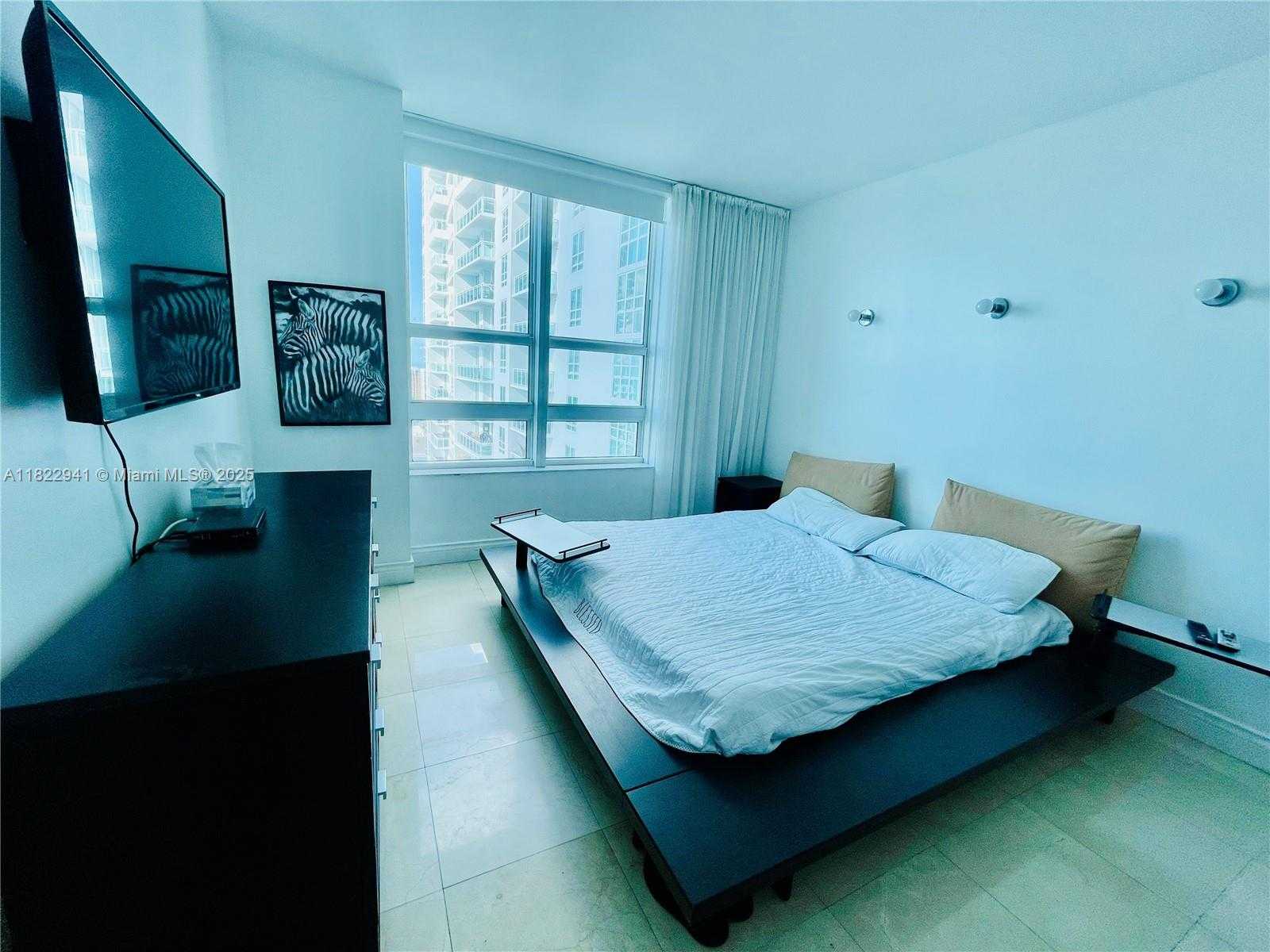 Small Image of 950 BRICKELL BAY DR #3703, Miami Number 11
