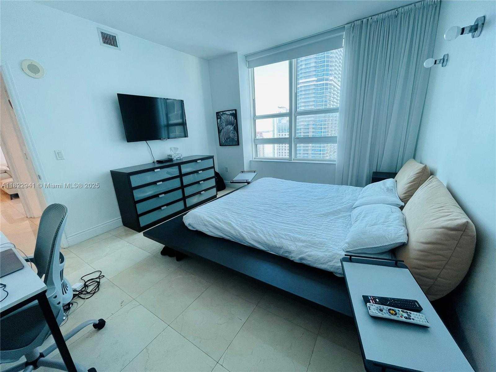 Small Image of 950 BRICKELL BAY DR #3703, Miami Number 14