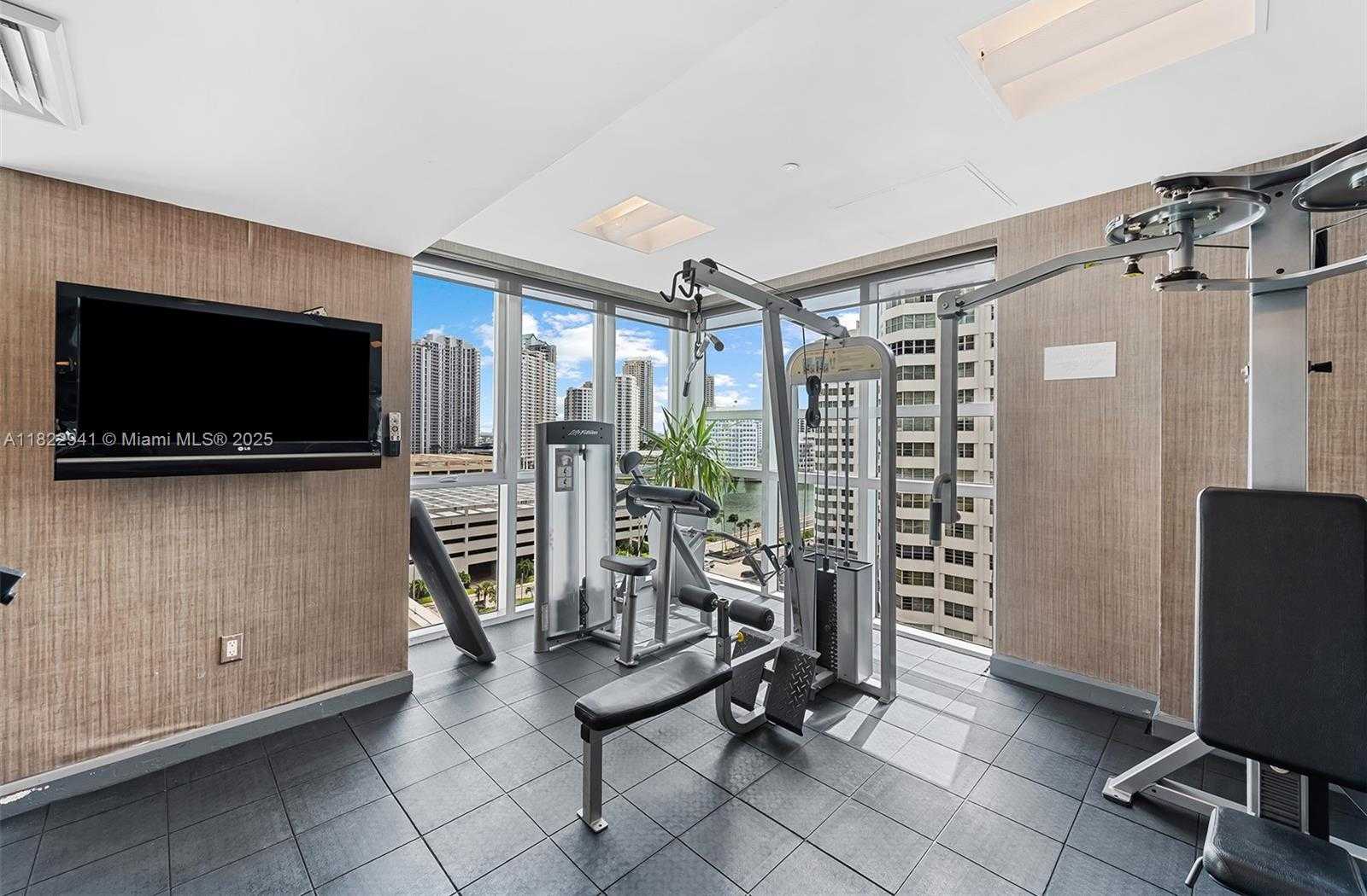 Small Image of 950 BRICKELL BAY DR #3703, Miami Number 24