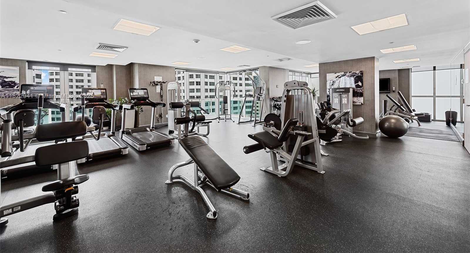 Small Image of 950 BRICKELL BAY DR #3703, Miami Number 26