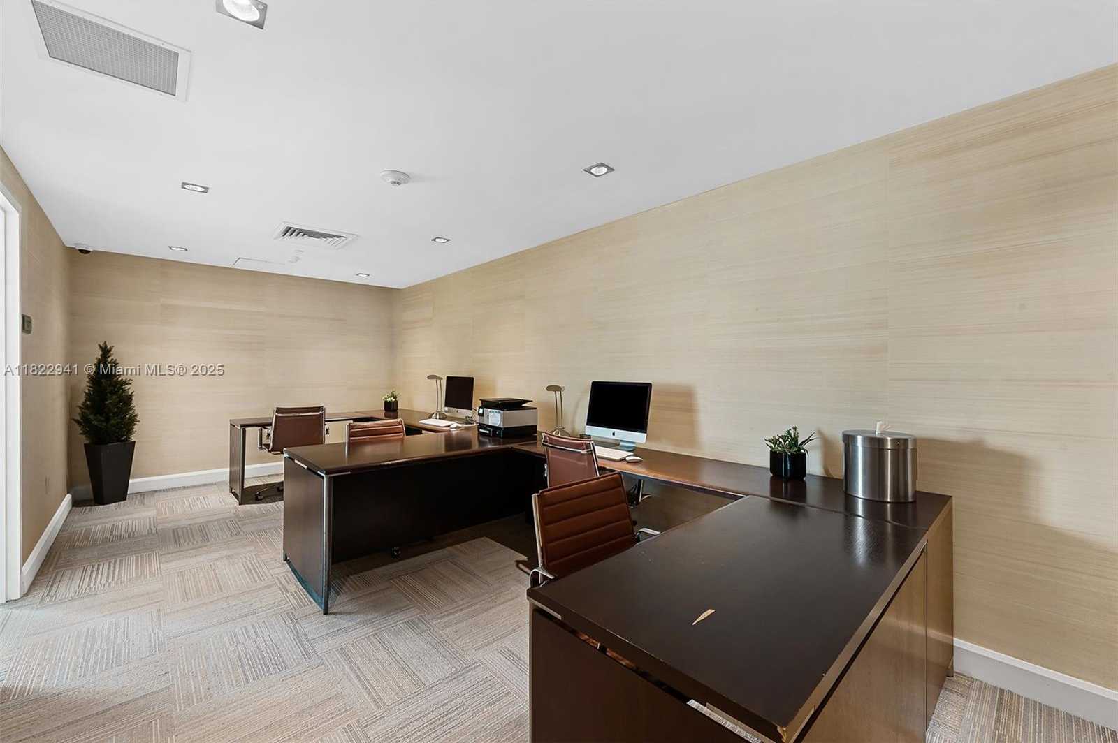 Small Image of 950 BRICKELL BAY DR #3703, Miami Number 31