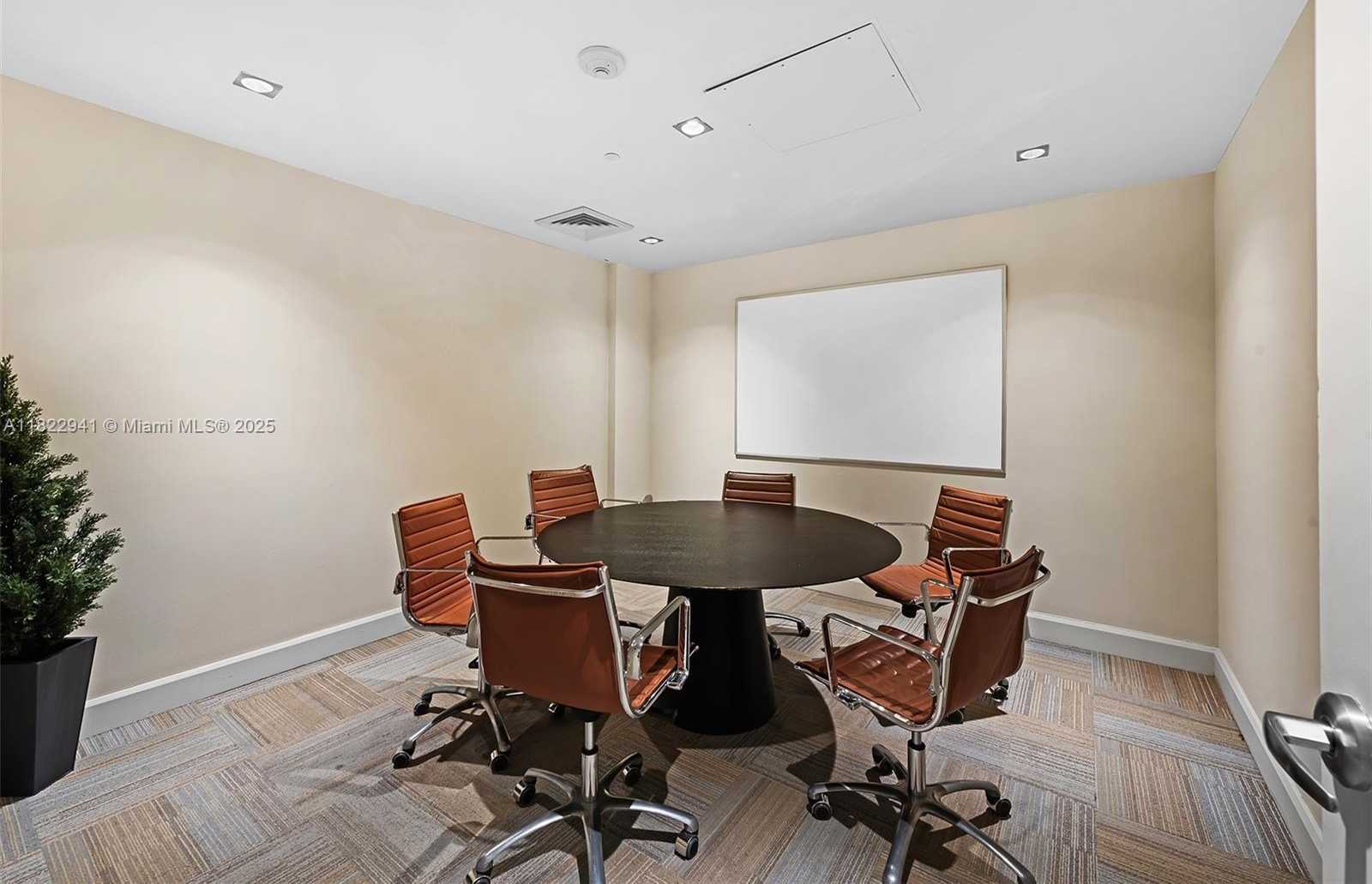 Small Image of 950 BRICKELL BAY DR #3703, Miami Number 32