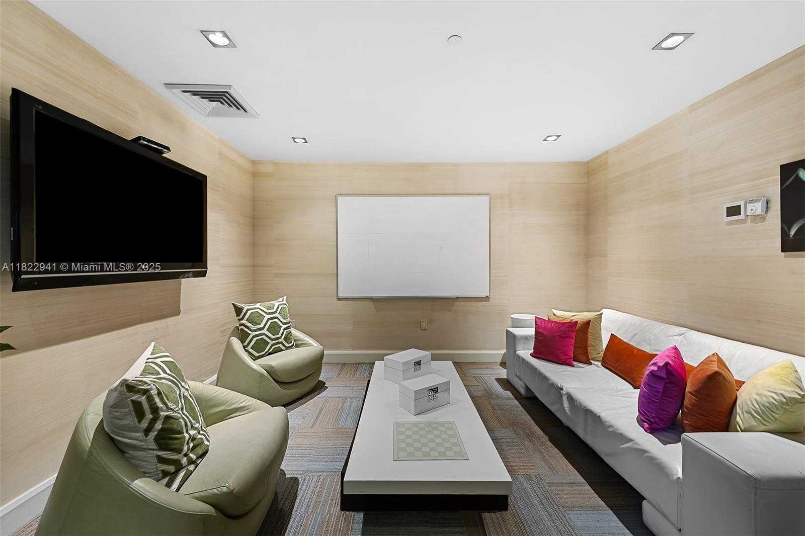 Small Image of 950 BRICKELL BAY DR #3703, Miami Number 33