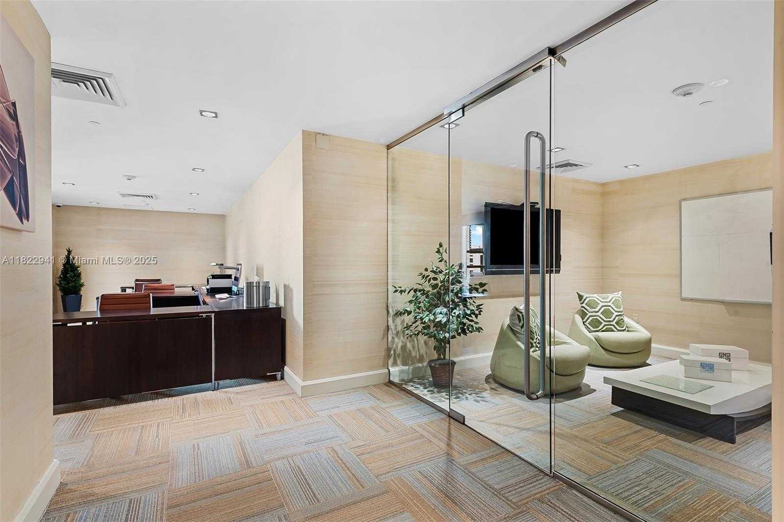 Small Image of 950 BRICKELL BAY DR #3703, Miami Number 34