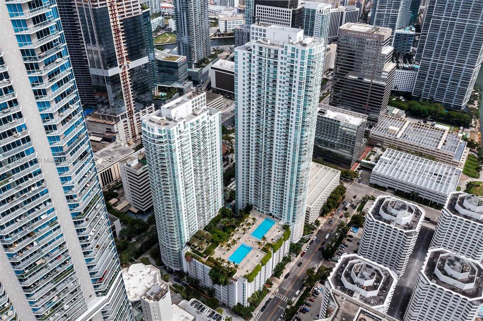 Small Image of 950 BRICKELL BAY DR #3703, Miami Number 57